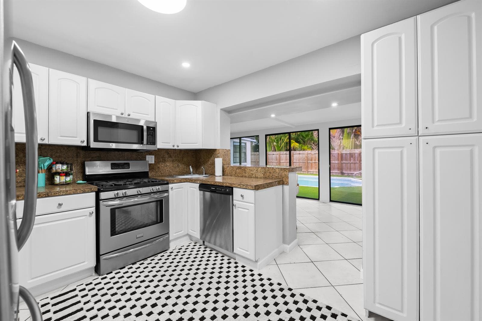 3024 NE 2nd Terrace, Wilton Manors, FL 33334 photo 8