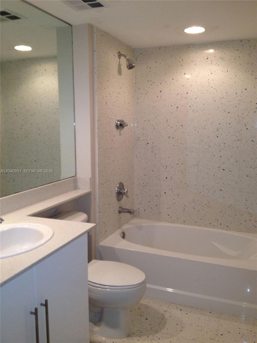 325 S Biscayne Blvd # 1414, Miami, FL 33131 photo 6