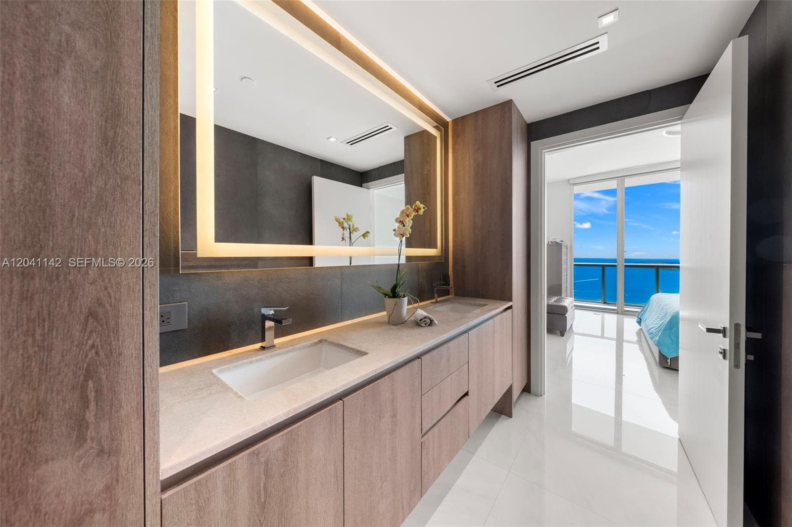 888 Biscayne Blvd # 5404, Miami, FL 33132 photo 13