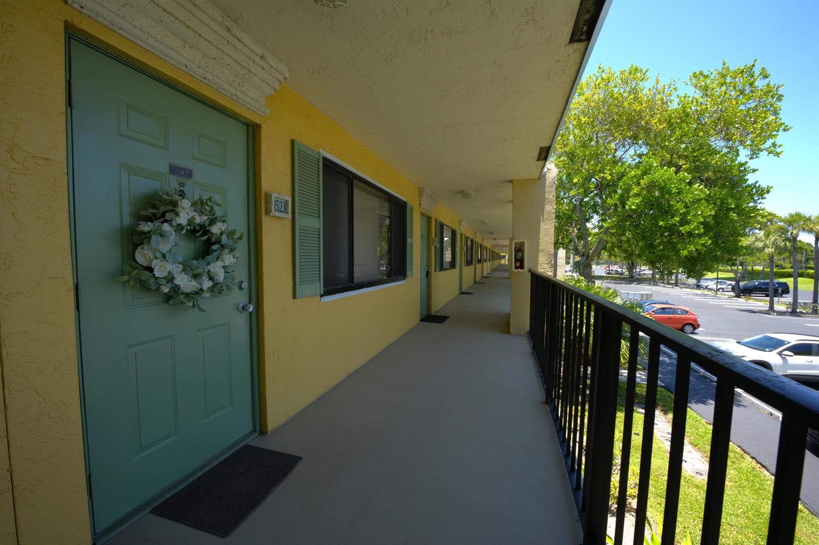 1523 Meadows Circle W, Boynton Beach, FL 33436 photo 2