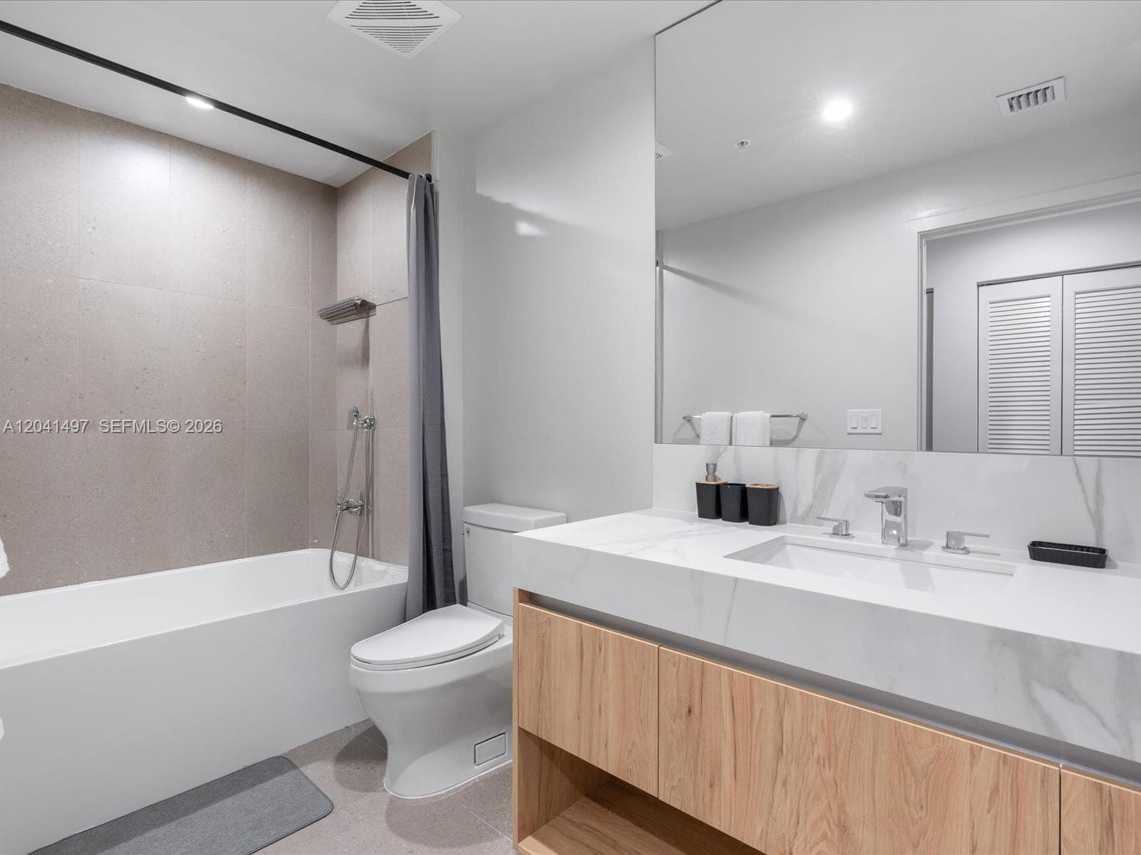 11 NE 6th St # 807, Miami, FL 33132 photo 9