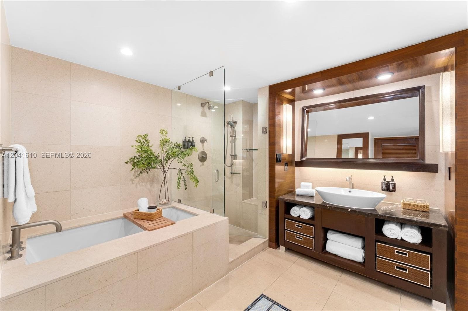 6801 Collins Ave # DOOR 606, Miami Beach, FL 33141 photo 7