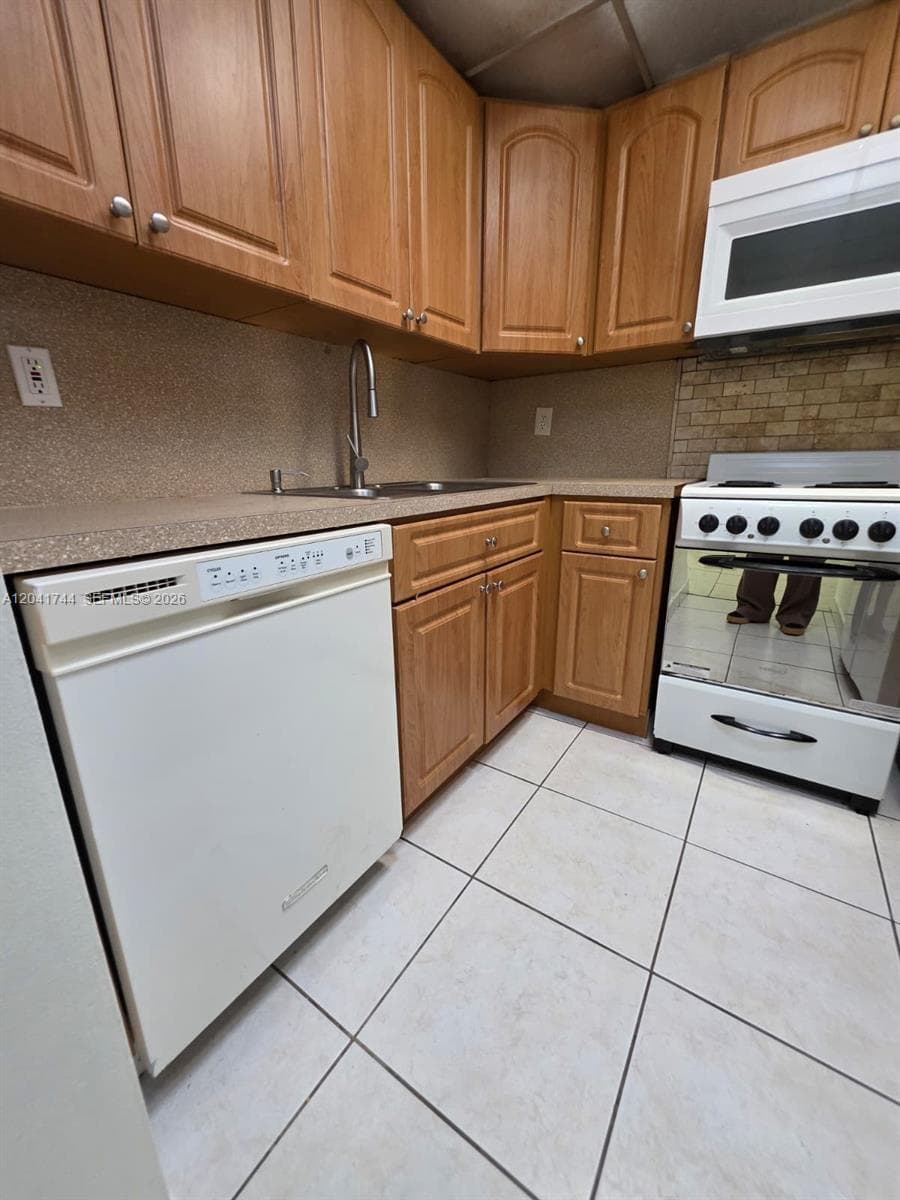 6930 Miami Gardens Dr # 1-209, Hialeah, FL 33015 photo 6