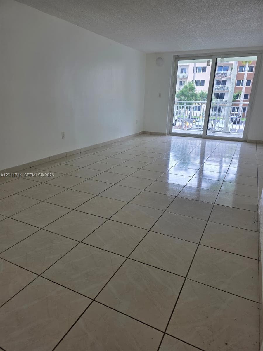 6930 Miami Gardens Dr # 1-209, Hialeah, FL 33015 photo 3