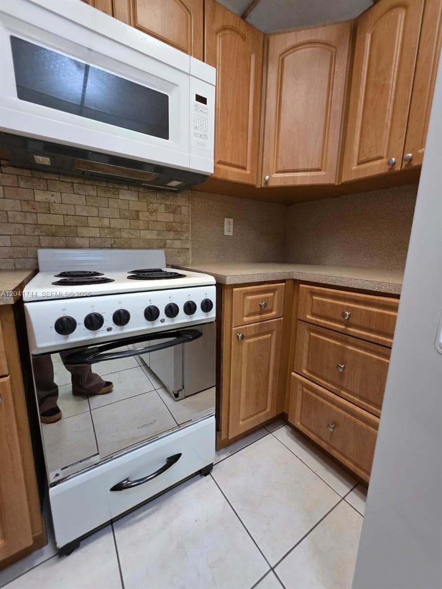 6930 Miami Gardens Dr # 1-209, Hialeah, FL 33015 photo 5
