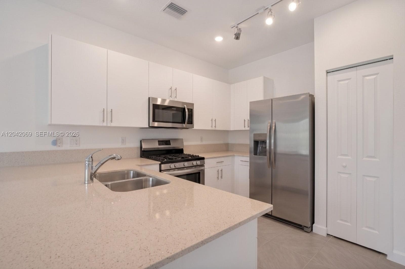 250 SW 159th Ln, Pembroke Pines, FL 33027 photo 6