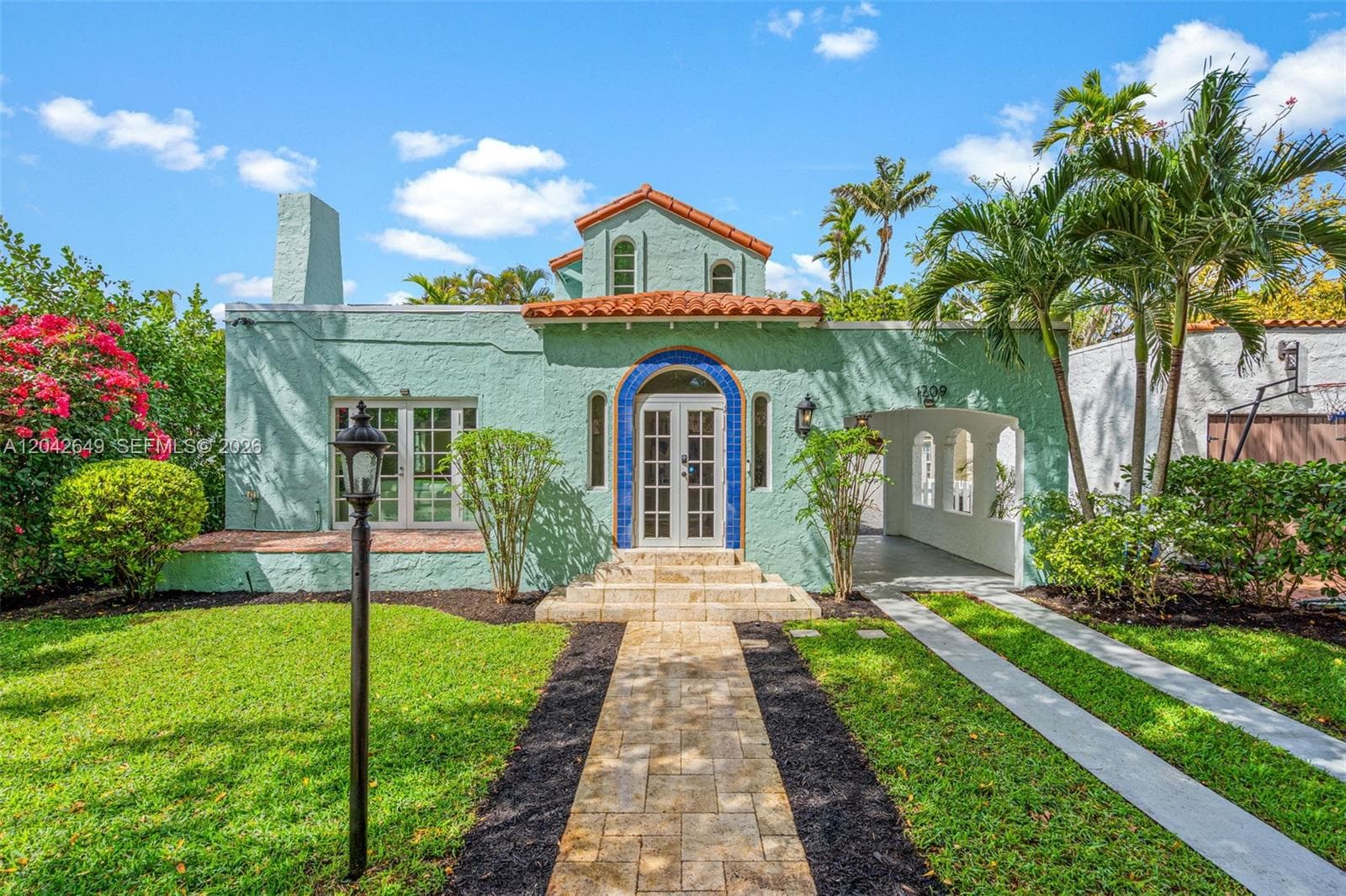 1209 La Mancha Ave, Coral Gables, FL 33134