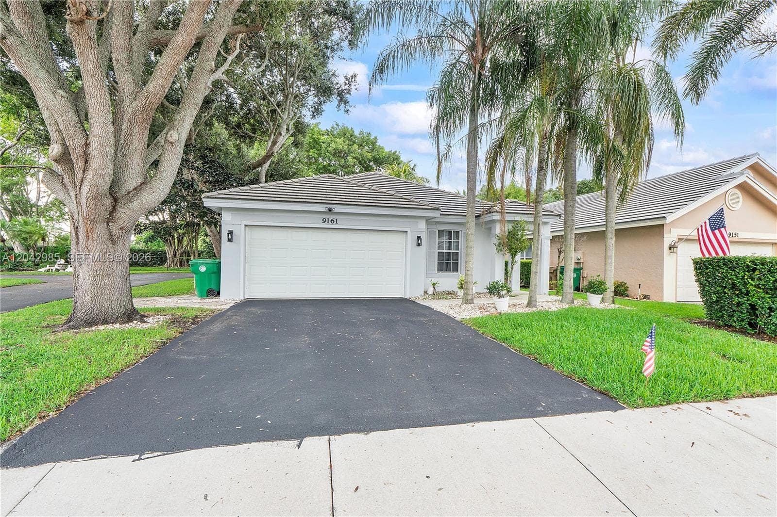 9161 Lake Park Cir N, Davie, FL 33328 photo 2