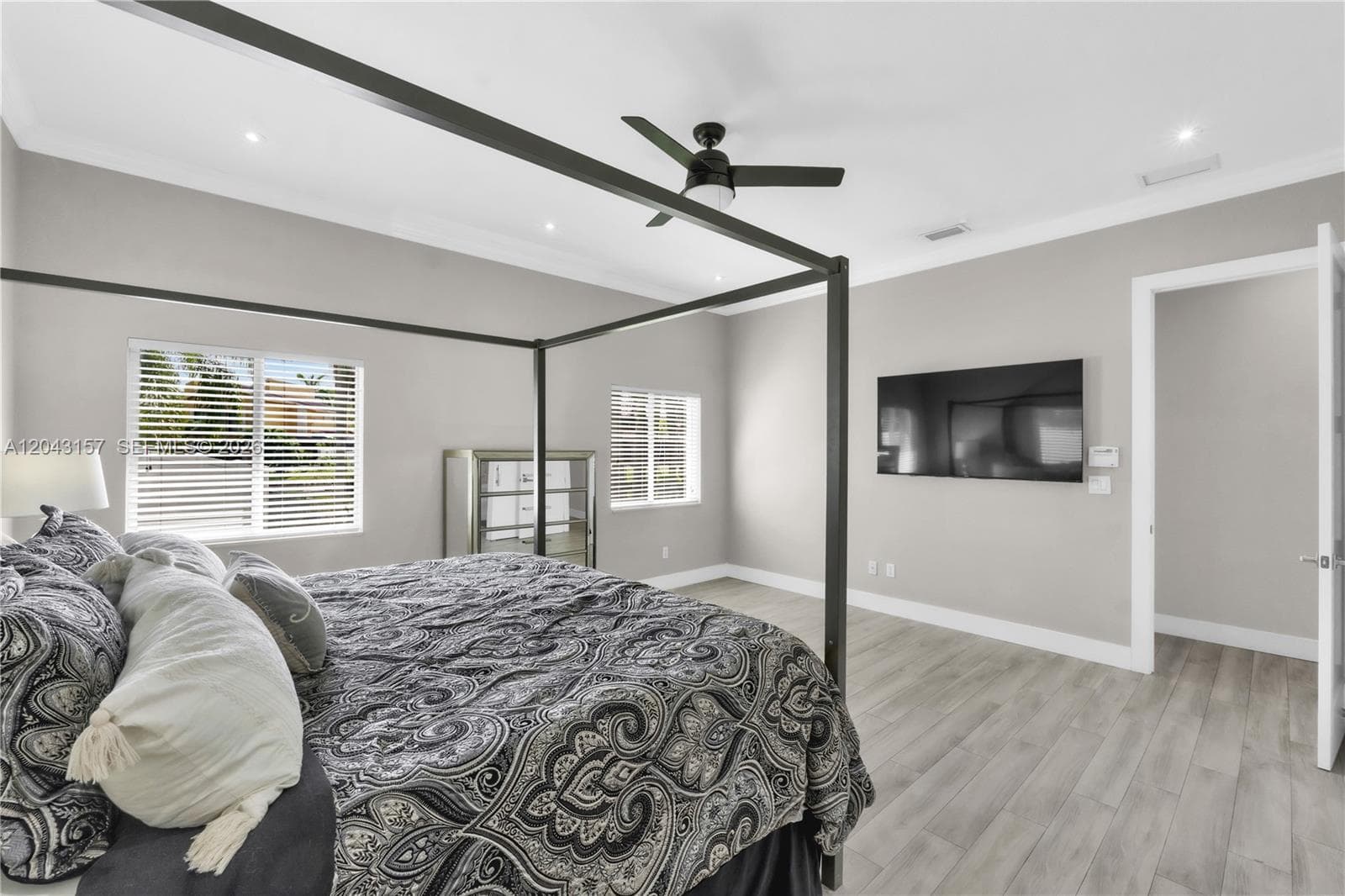 720 S Old Nob Hill Rd, Plantation, FL 33324 photo 8