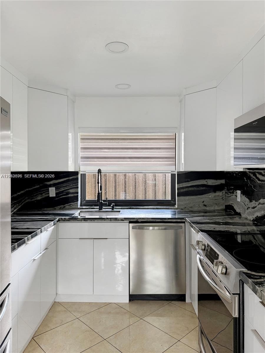 6012 NW 172nd Terr Cir, Hialeah, FL 33015 photo 8