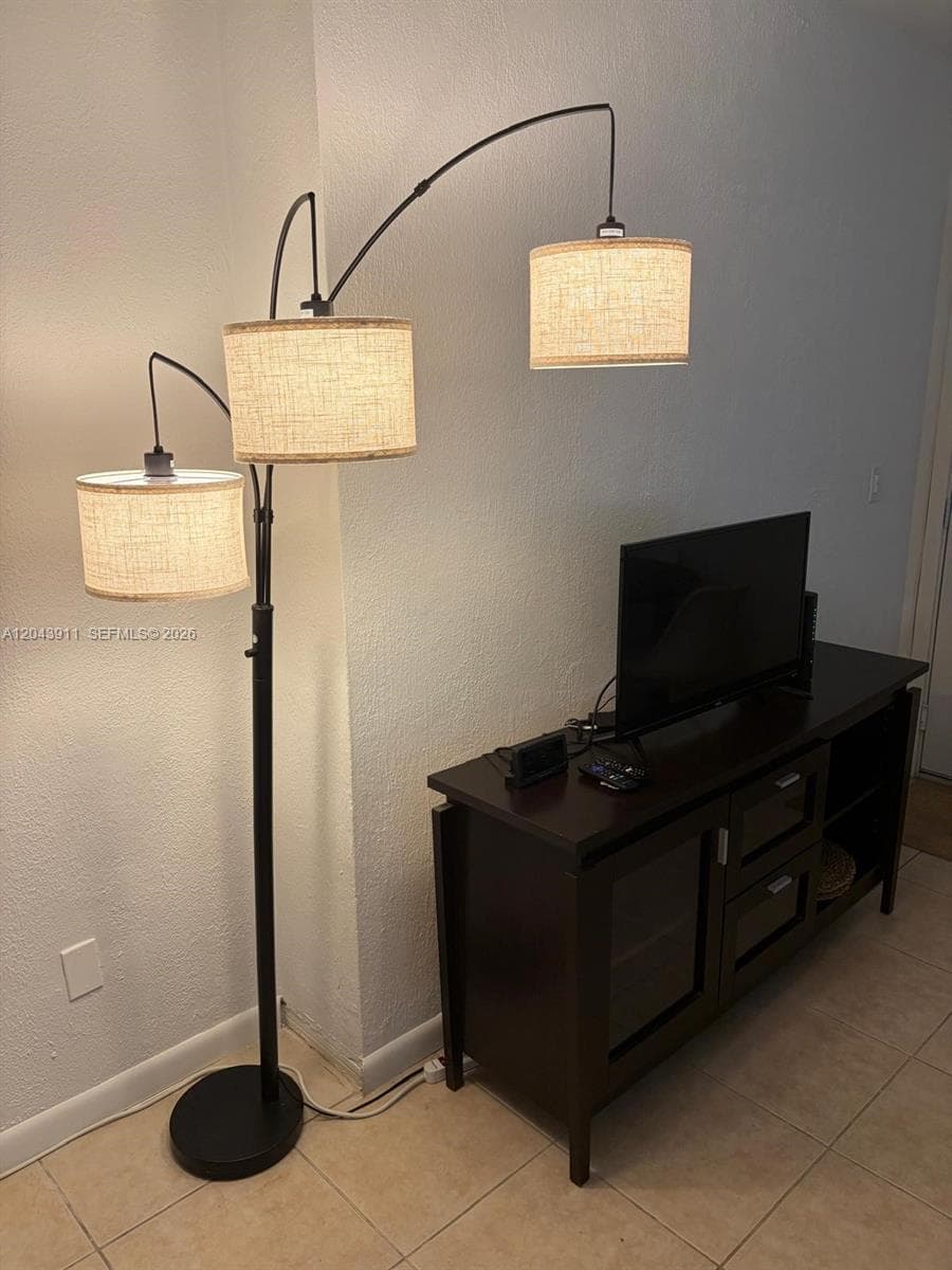 503 75th St # 517, Miami Beach, FL 33141 photo 9