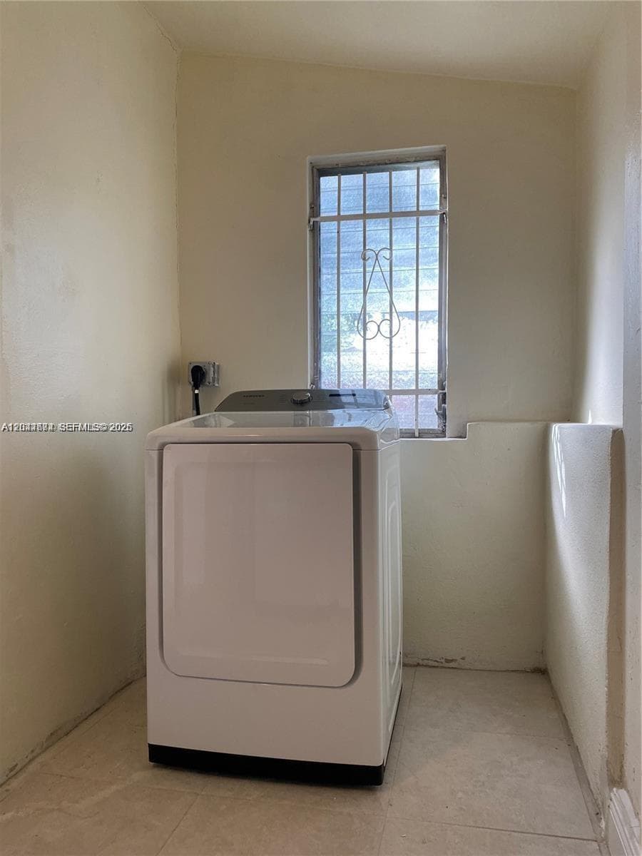170 NW 49th St, Miami, FL 33127 photo 8