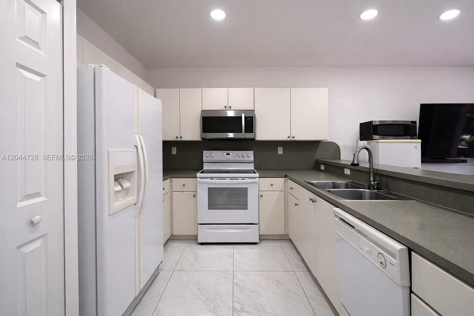 9133 SW 152nd Path, Miami, FL 33196 photo 3