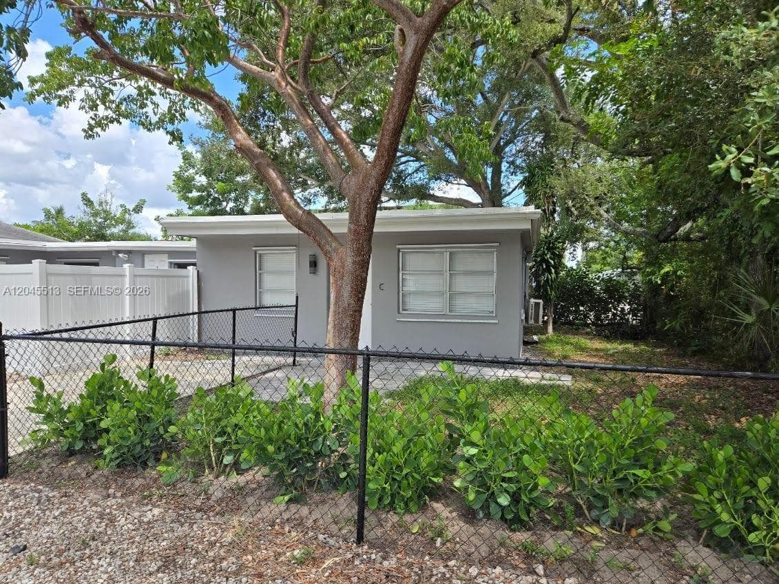 325 SW 14th Ct # C, Fort Lauderdale, FL 33315 photo 2
