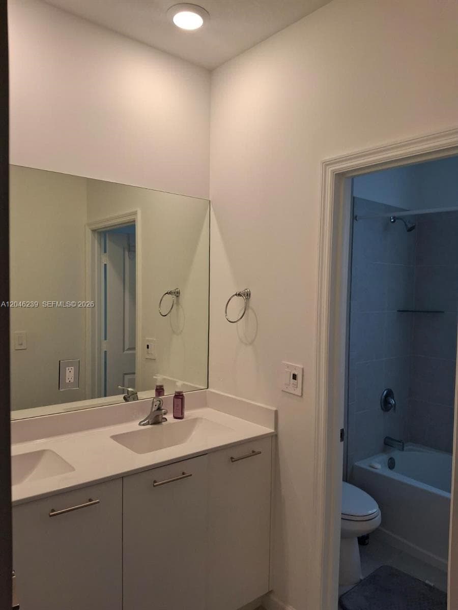 2439 NW 131st Cir, Miami, FL 33167 photo 12
