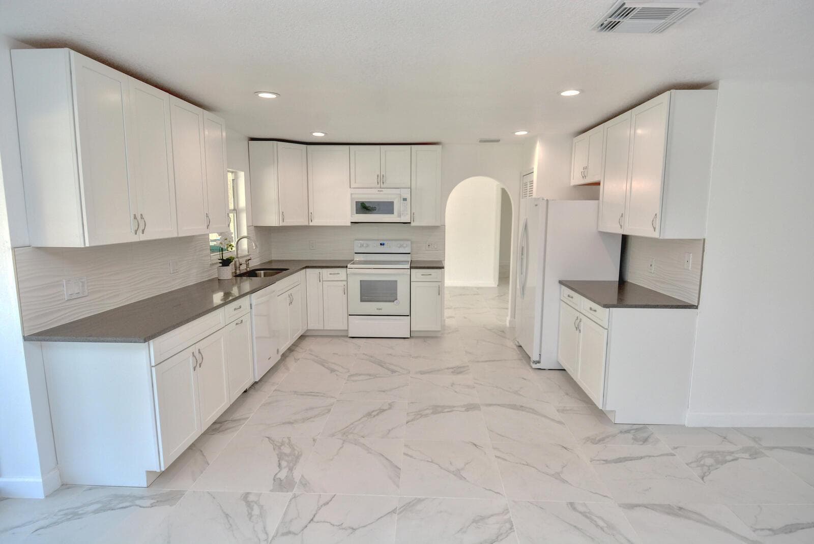 943 SE Browning Avenue, Port St. Lucie, FL 34983 photo 4