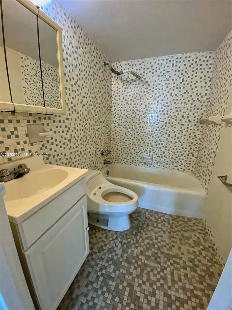 7545 E Treasure Dr # 3I, North Bay Village, FL 33141 photo 7