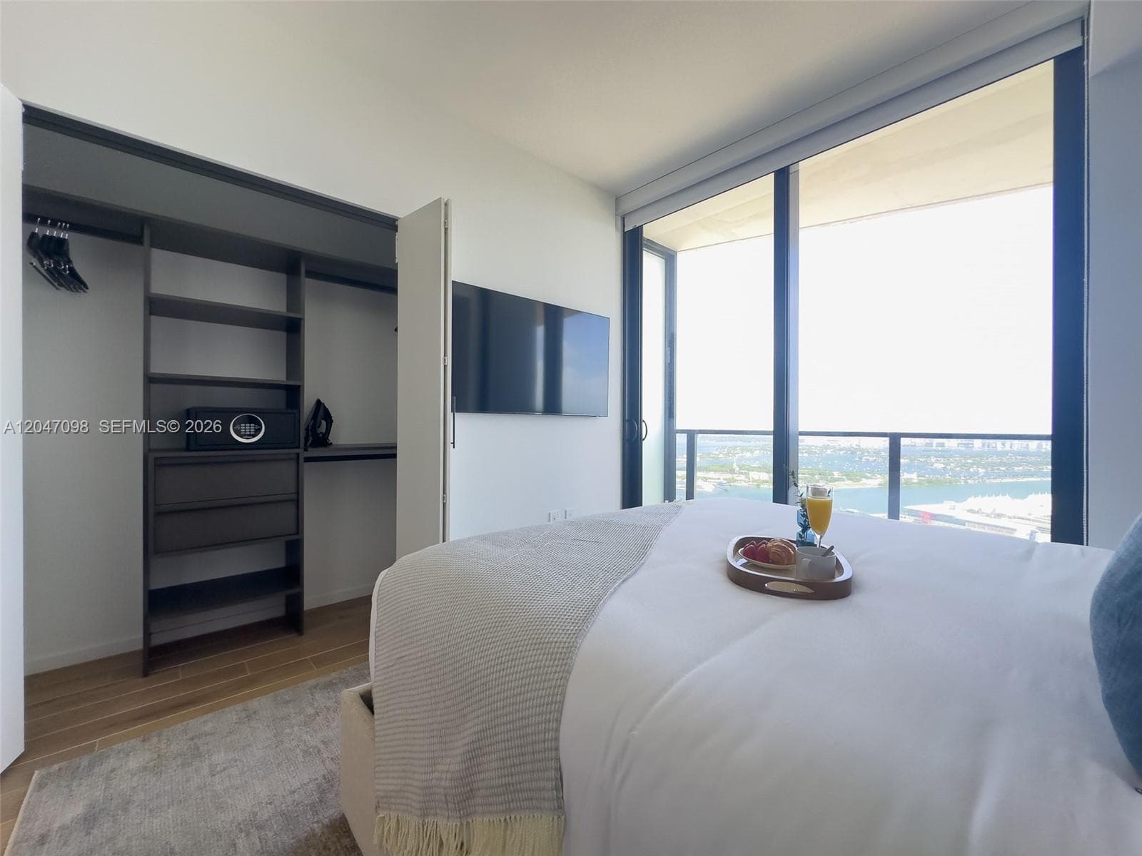 398 NE 5th St # 4210, Miami, FL 33132 photo 12