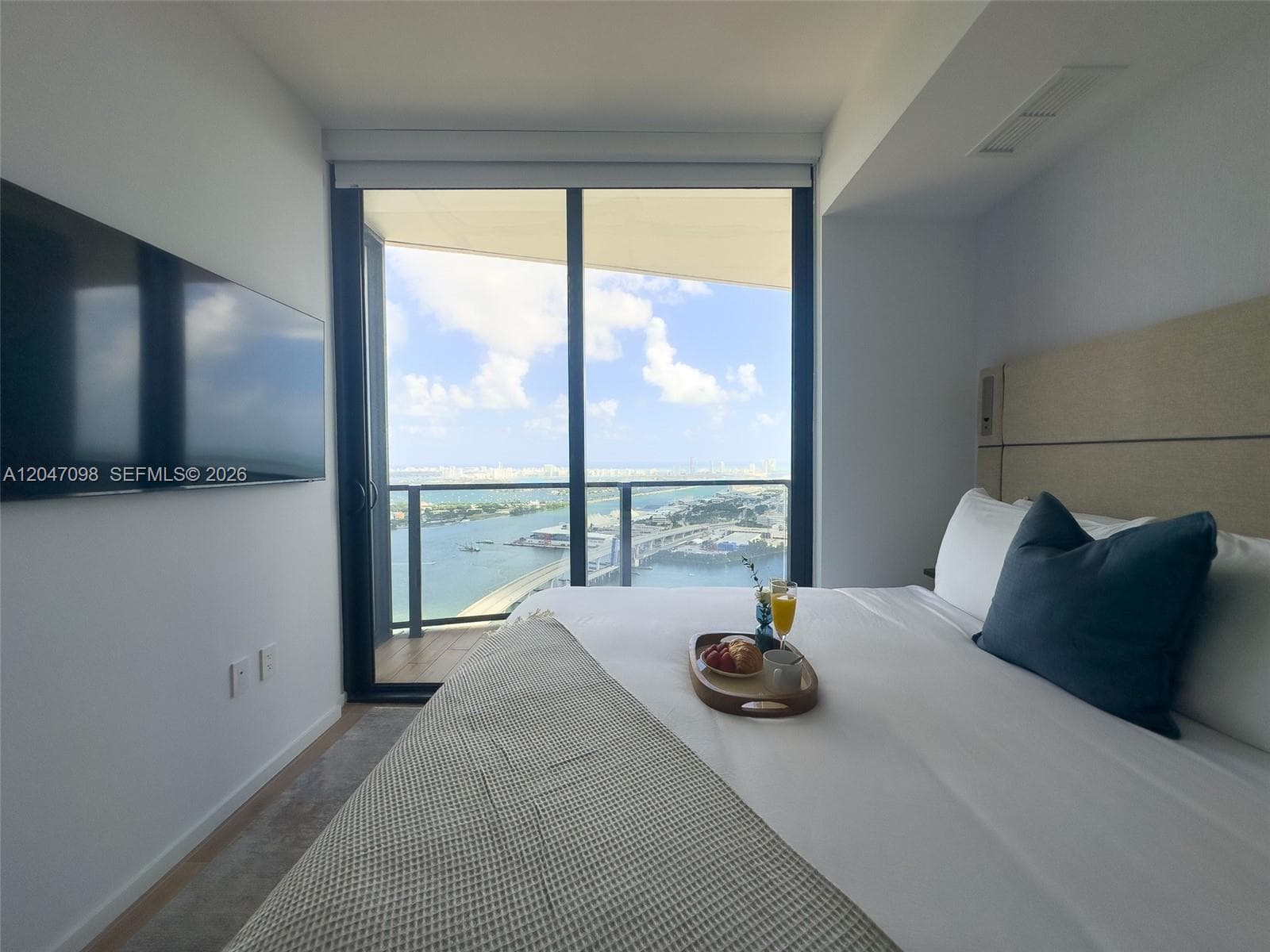 398 NE 5th St # 4210, Miami, FL 33132 photo 9