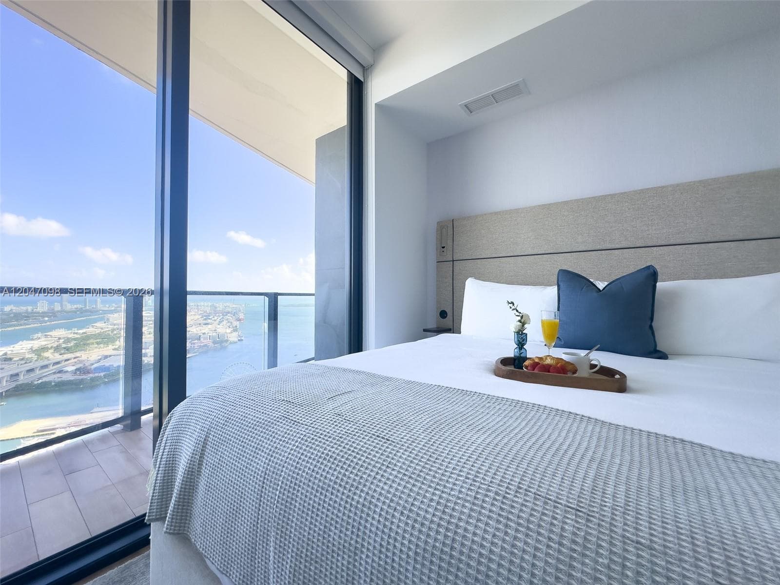 398 NE 5th St # 4210, Miami, FL 33132 photo 8