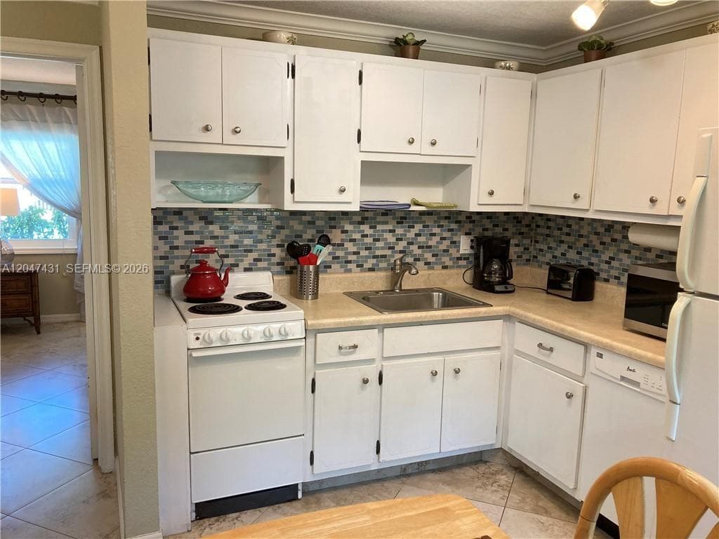 3230 NE 13th St # 2, Pompano Beach, FL 33062 photo 9