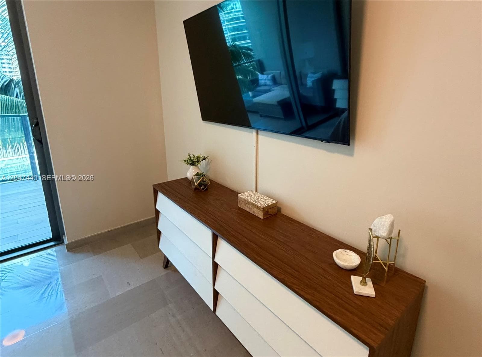 68 SE 6th St # 906, Miami, FL 33131 photo 6