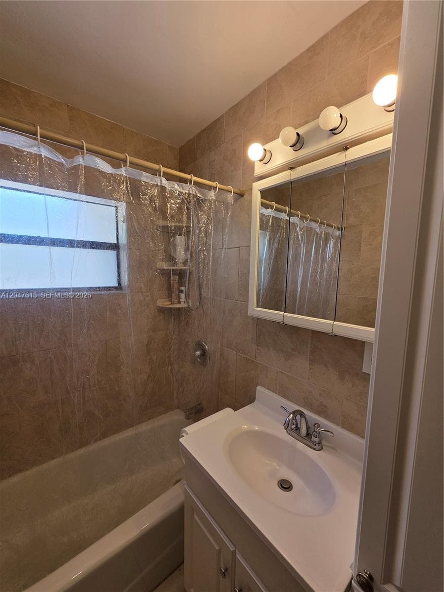 5465 N Andrews Ave, Oakland Park, FL 33309 photo 12