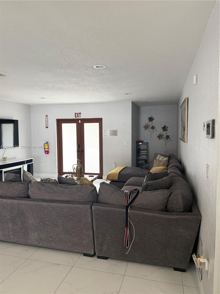 7525 Roosevelt St, Hollywood, FL 33024 photo 6