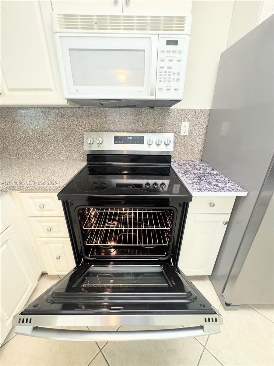 9660 Sunrise Lakes Blvd # 202, Sunrise, FL 33322 photo 6