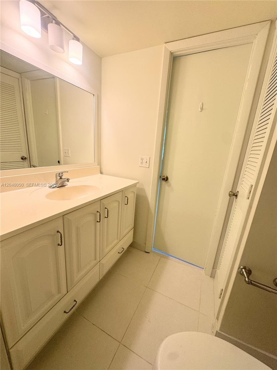 9660 Sunrise Lakes Blvd # 202, Sunrise, FL 33322 photo 12