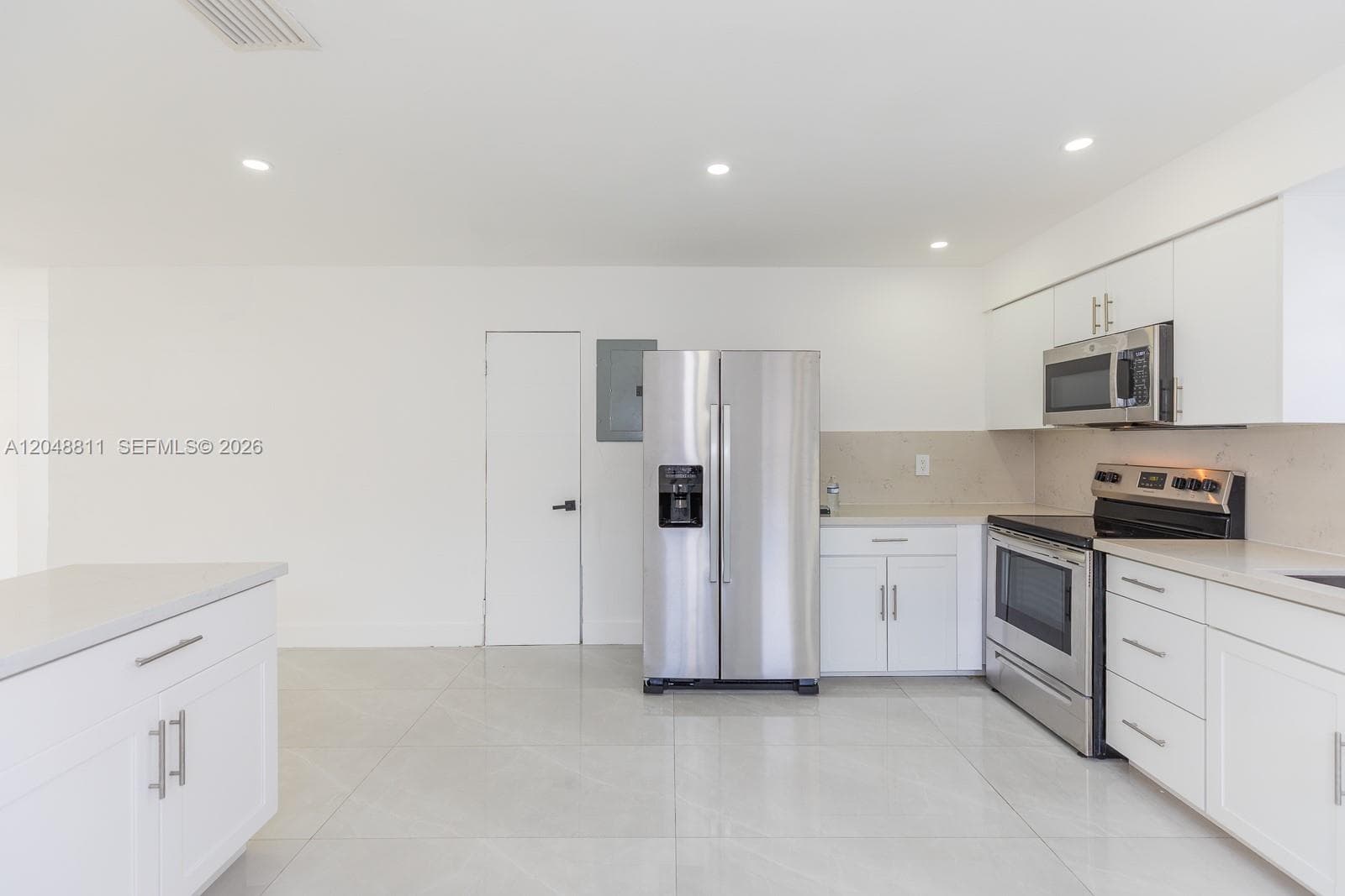 913 NE 2nd St, Hallandale Beach, FL 33009 photo 13