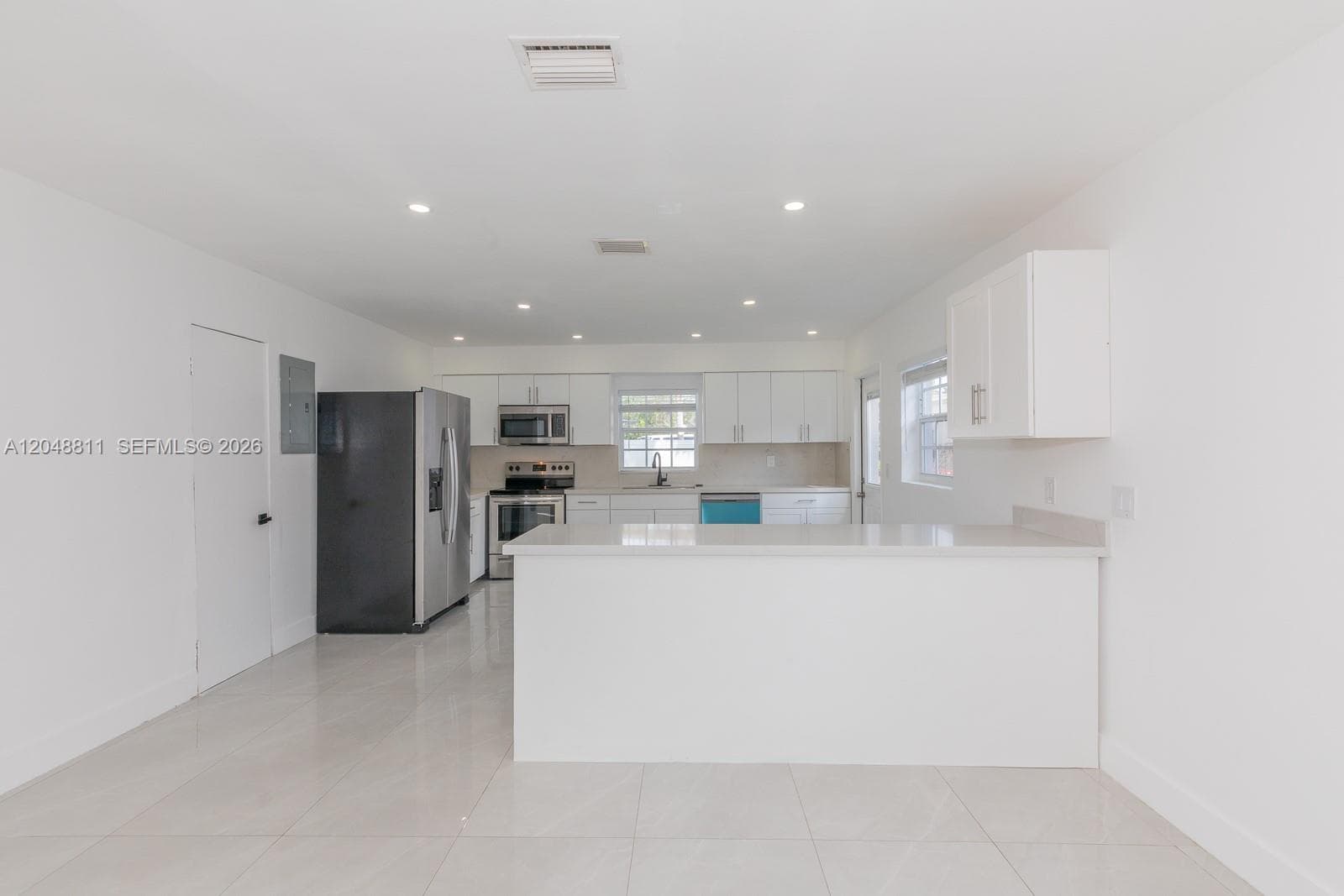 913 NE 2nd St, Hallandale Beach, FL 33009 photo 10