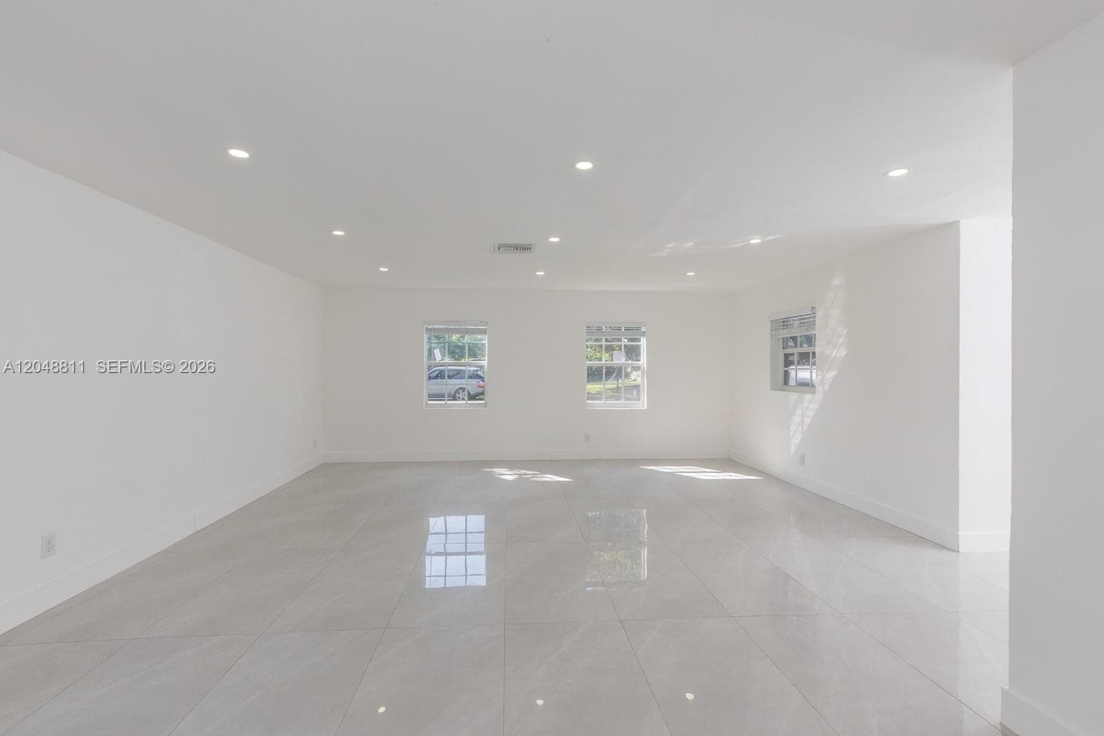 913 NE 2nd St, Hallandale Beach, FL 33009 photo 8