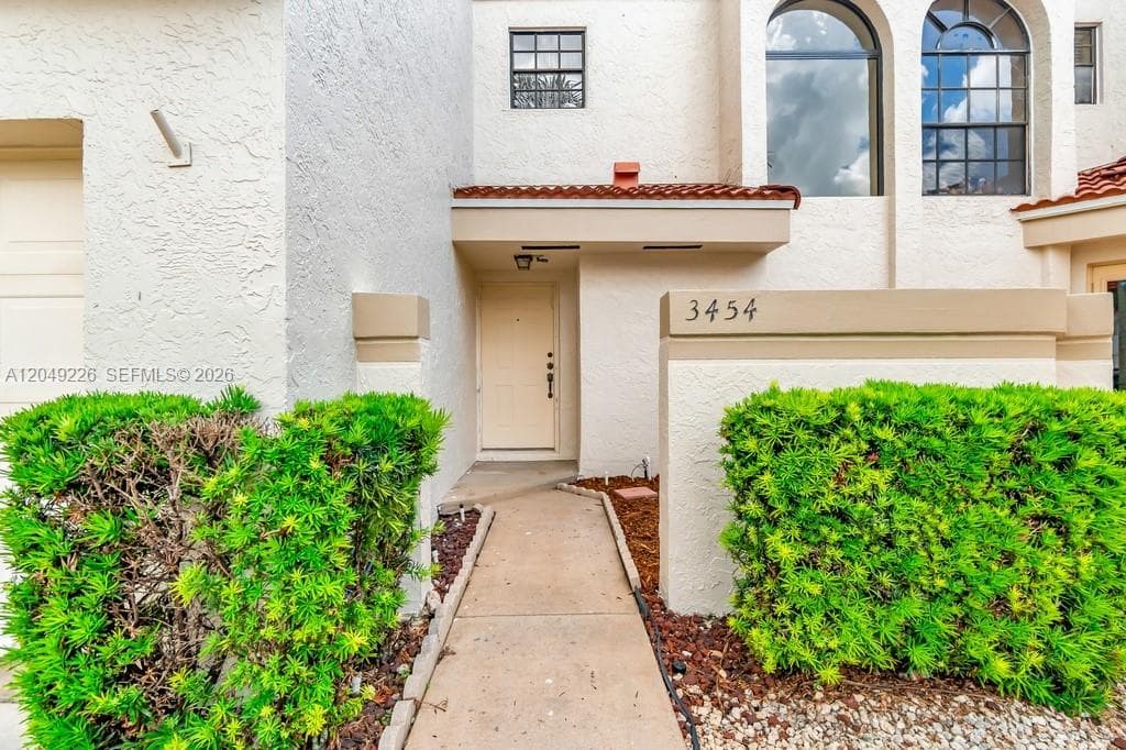 3454 Laurel Oaks Ln, Hollywood, FL 33021 photo 2