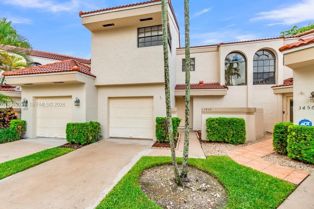 3454 Laurel Oaks Ln, Hollywood, FL 33021