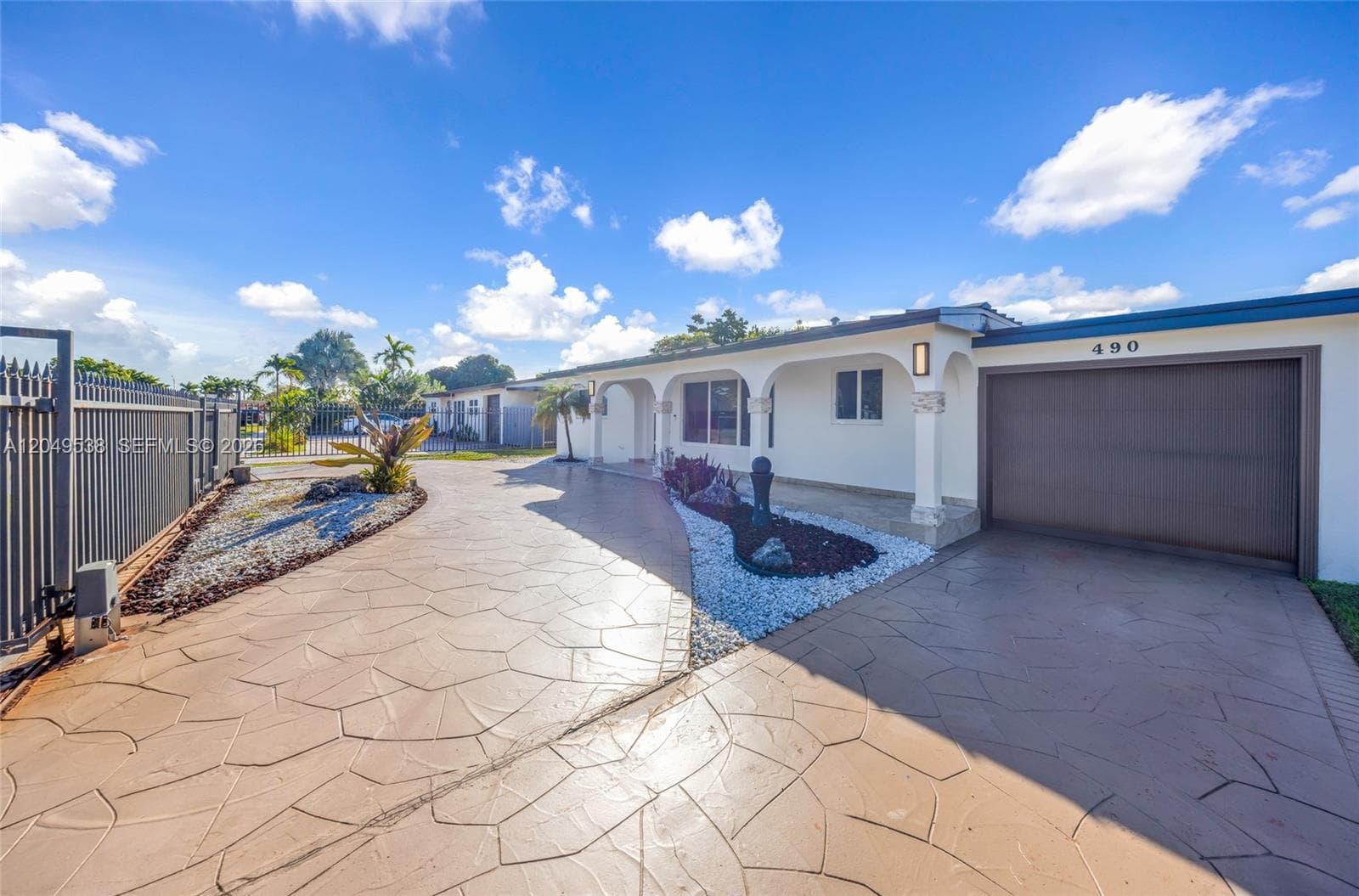 490 W 33rd Pl, Hialeah, FL 33012 photo 2