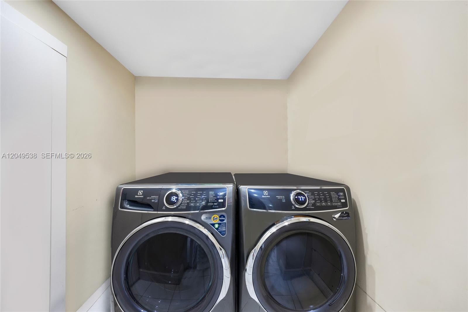 490 W 33rd Pl, Hialeah, FL 33012 photo 12
