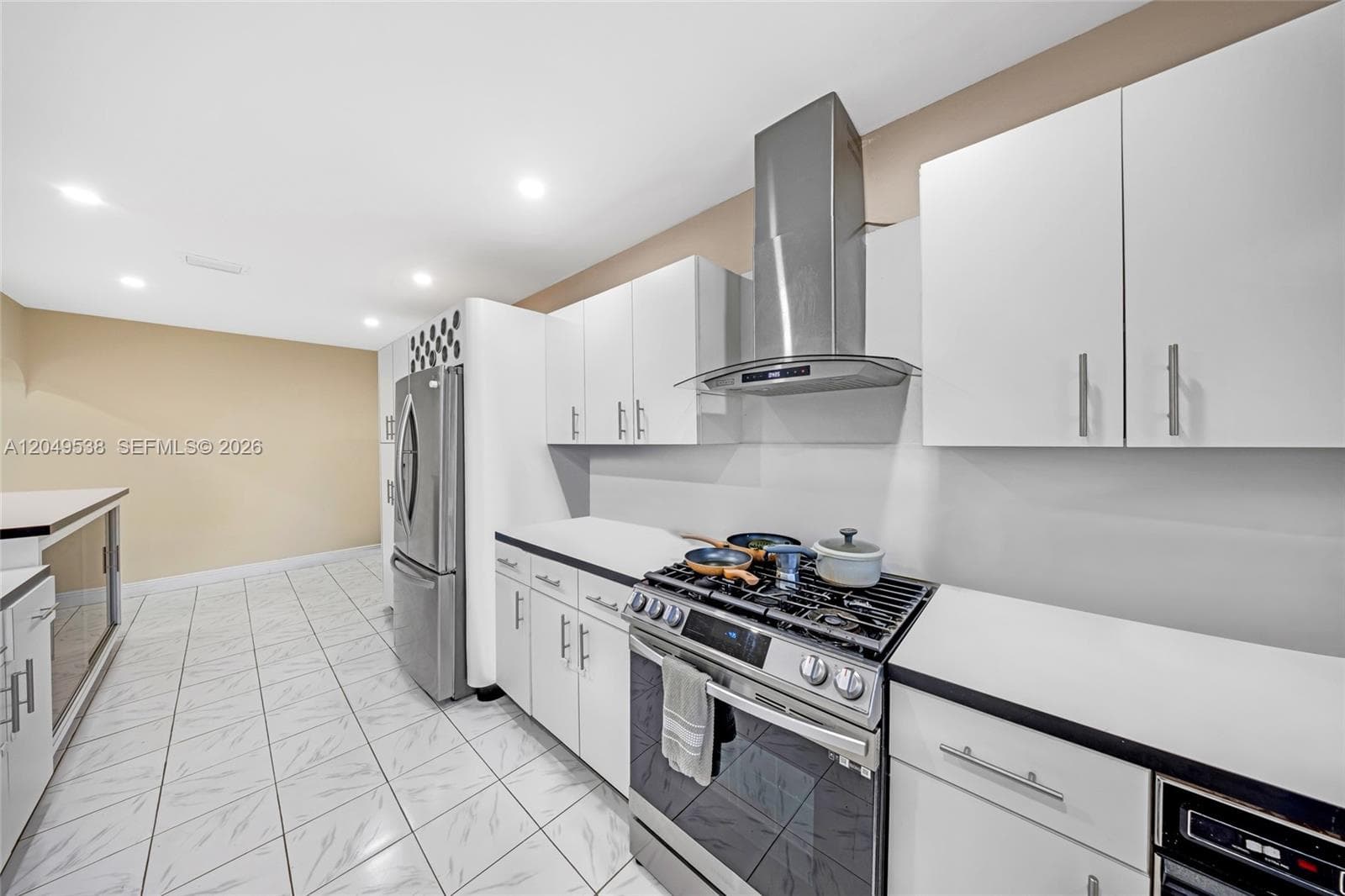 490 W 33rd Pl, Hialeah, FL 33012 photo 11