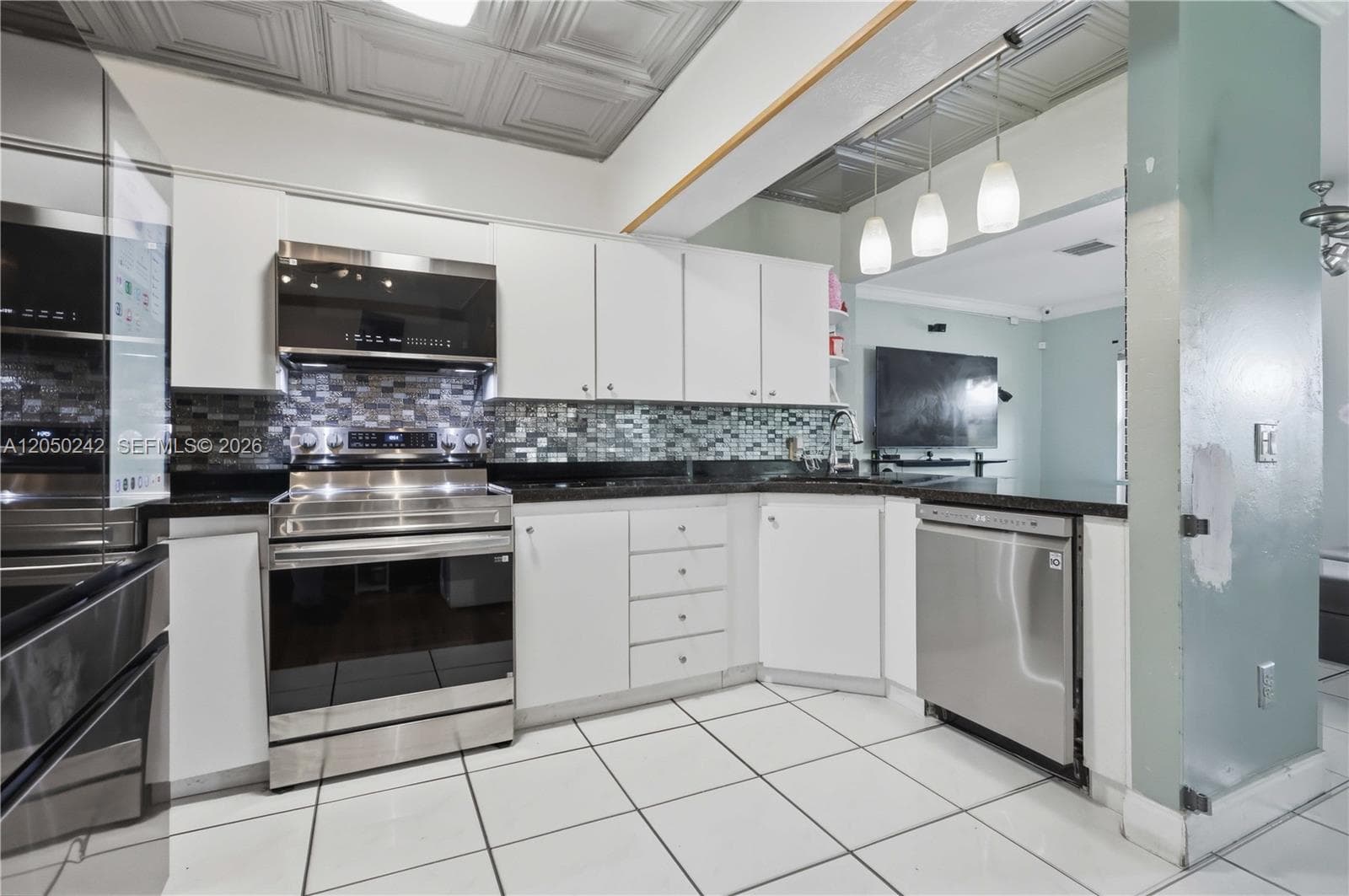 1630 NW 124th St, North Miami, FL 33167 photo 9