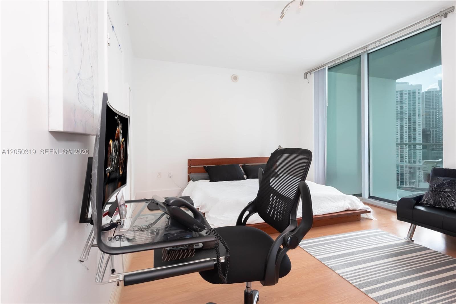 90 SW 3rd St # 2113, Miami, FL 33130 photo 9