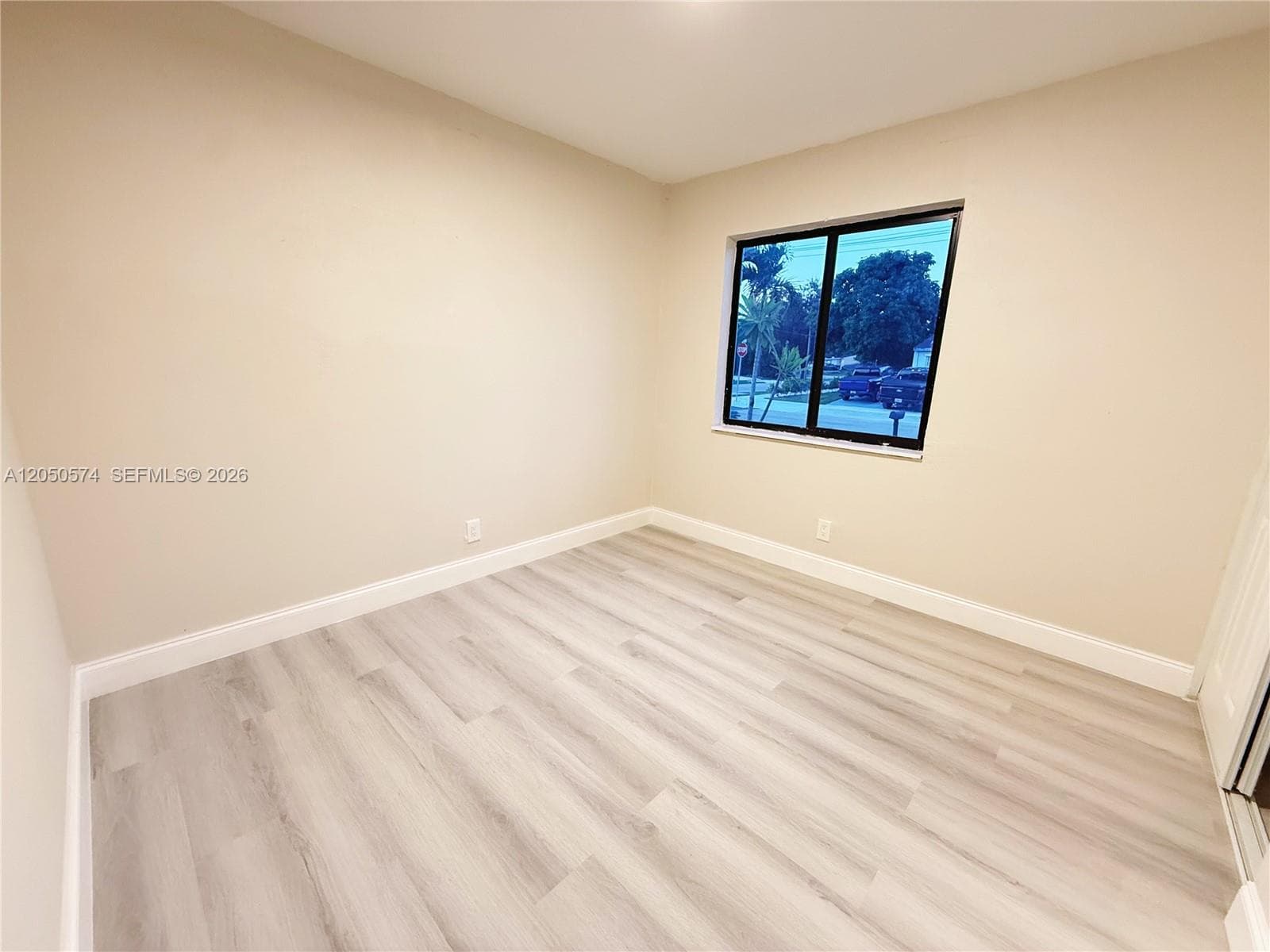2401 SW 50th Ter, Plantation, FL 33317 photo 11