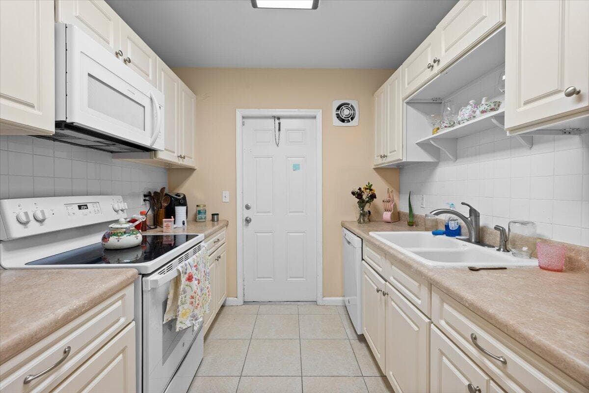 327 S Ocean Breeze # 1, Lake Worth, FL 33460 photo 6