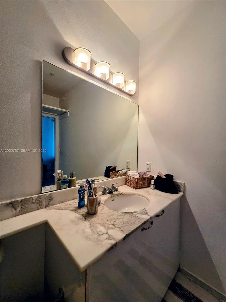234 NE 3rd St # UPH09, Miami, FL 33132 photo 13