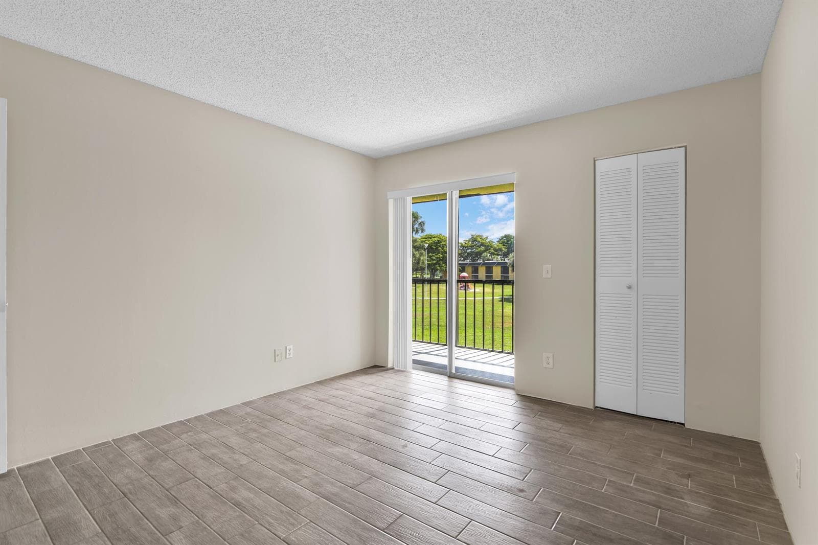 414 Meadows Circle, Boynton Beach, FL 33436 photo 4