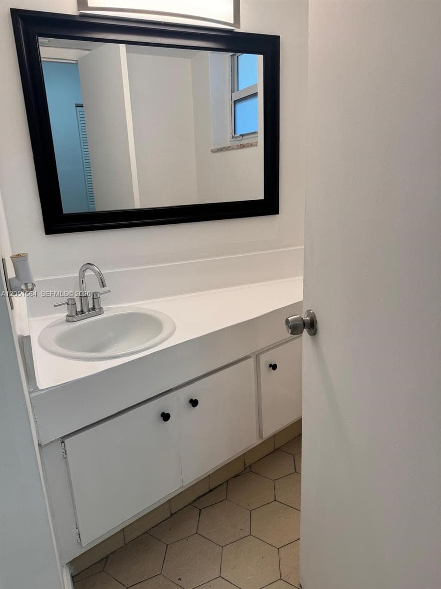 1401 NE 191st St # D108, Miami, FL 33179 photo 7