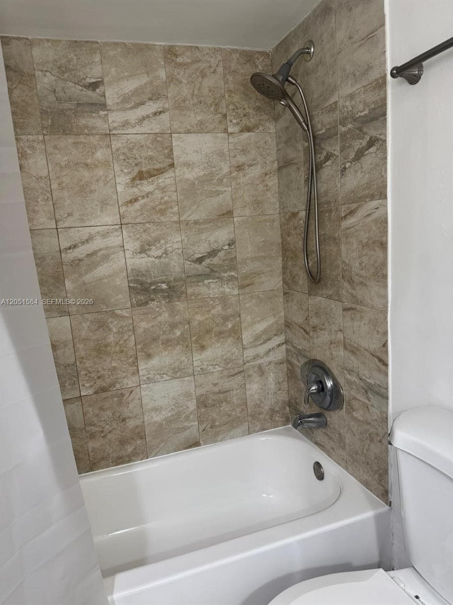 1401 NE 191st St # D108, Miami, FL 33179 photo 10