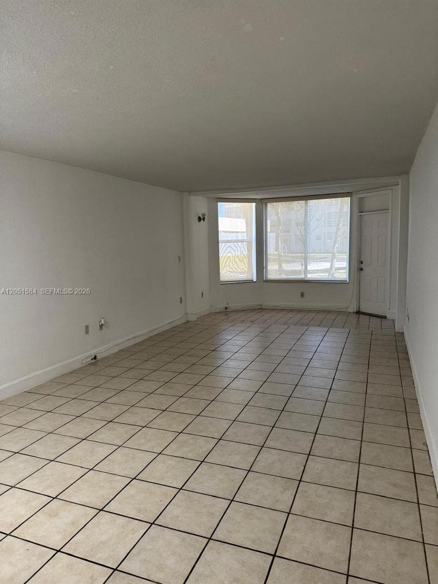 1401 NE 191st St # D108, Miami, FL 33179 photo 8