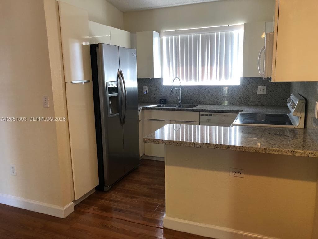 5810 W 18th Ln # 208, Hialeah, FL 33012 photo 10
