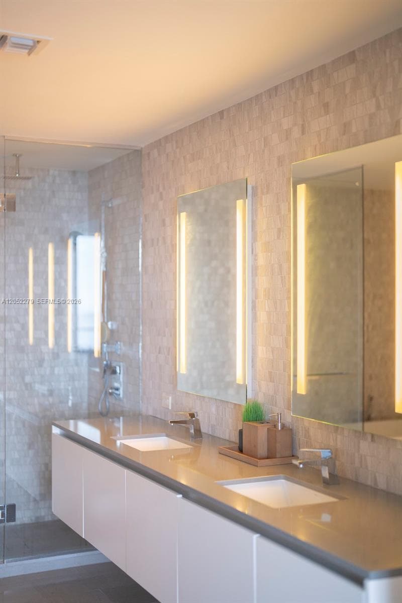 88 SW 7th St # 2712, Miami, FL 33130 photo 6