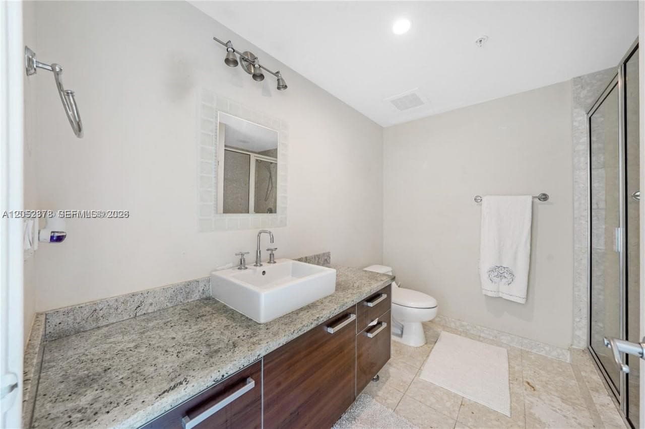 185 SW 7th St # 3100, Miami, FL 33130 photo 7